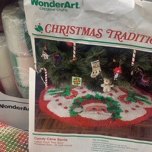 Vintage WonderArt Christmas Traditions Candy Cane Santa Latch Hook Tree Skirt